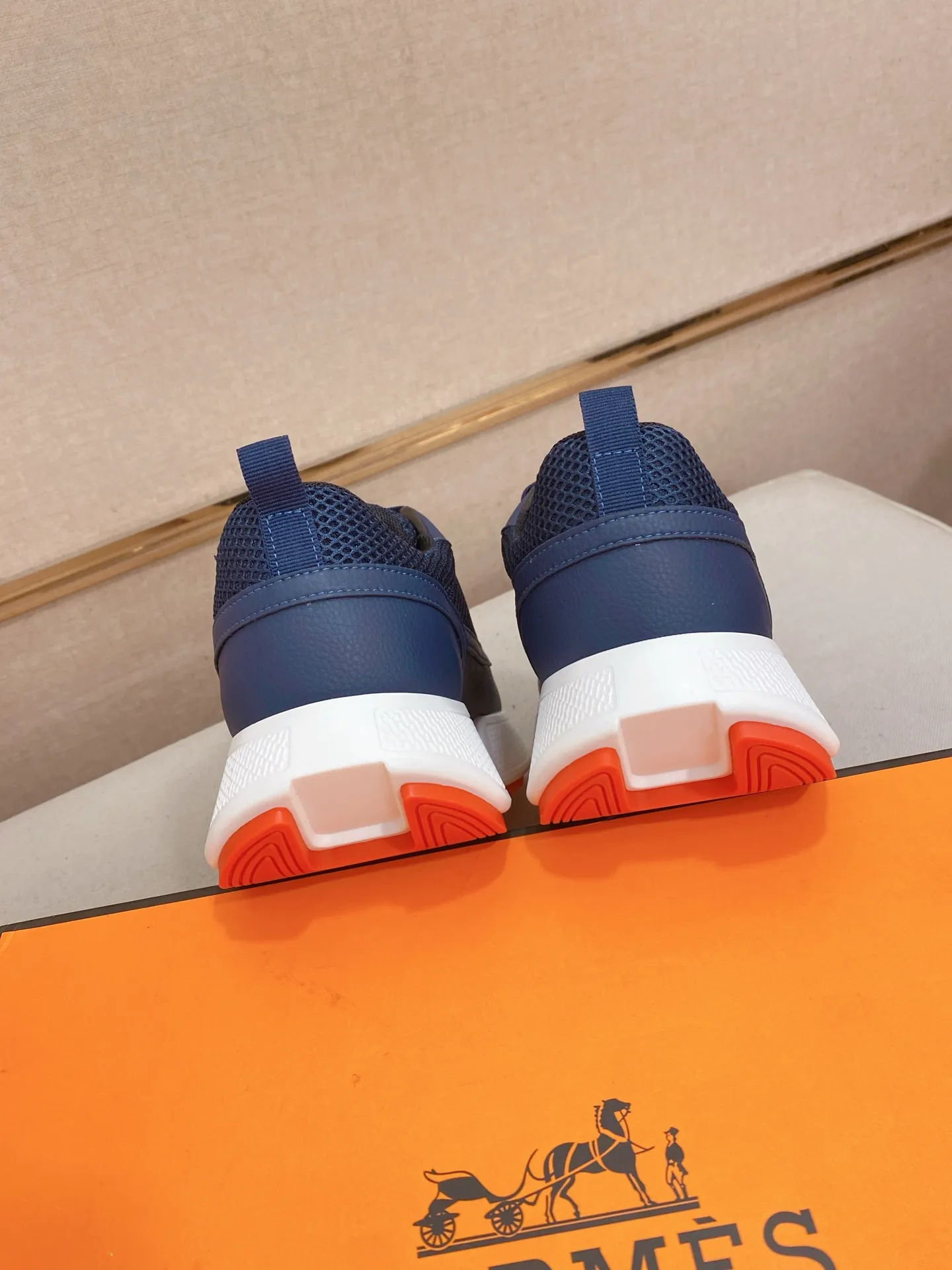 Men's clothing and shoes💰: 462💰《HERMES》【Classic Original Version】Hermès; Top 🔝 Purchasing Agency 🔍🔍Men's latest 🇺🇸 counters are on sale simultaneously, imported from Italy original ▲▲cowhide ▲▲ (high-end, extravagant and classy) ) Exquisite workmanship (Italian 🇮🇹 imported water-dyed 🐂 cowhide lining) sole: original sole provided by the original factory, ⚠️exclusive double-layer activity·TPR·rubber·combined molded outsole; super comfortable·wear-resistant·non-slip·environmental protection The real thing is more beautiful if you take the real thing (high quality, follow the order). You can enter and exit the counter at will * Number of yards: 38-44 (45 can be customized and cannot be returned or exchanged)